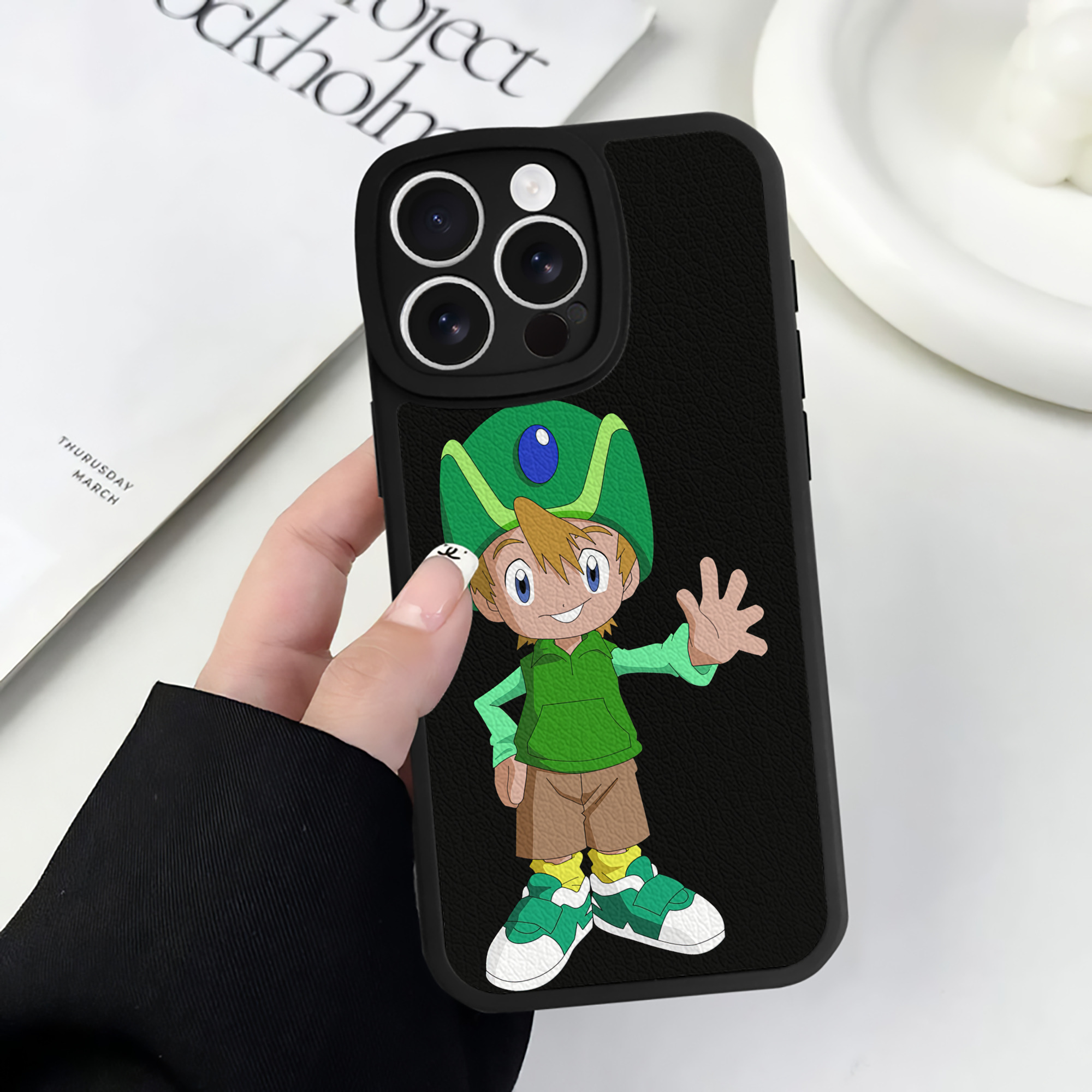 （画像用） Digimon デジタルモンスター/デジモン 【iPhone 16シリーズ対応】シリコンスマホケース（レザー調） 材質：シリコン